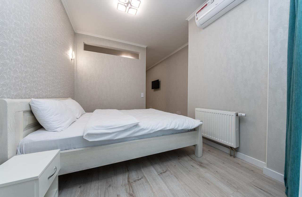 Flatrent Drahomanova 2A Apartman Kijev Kültér fotó