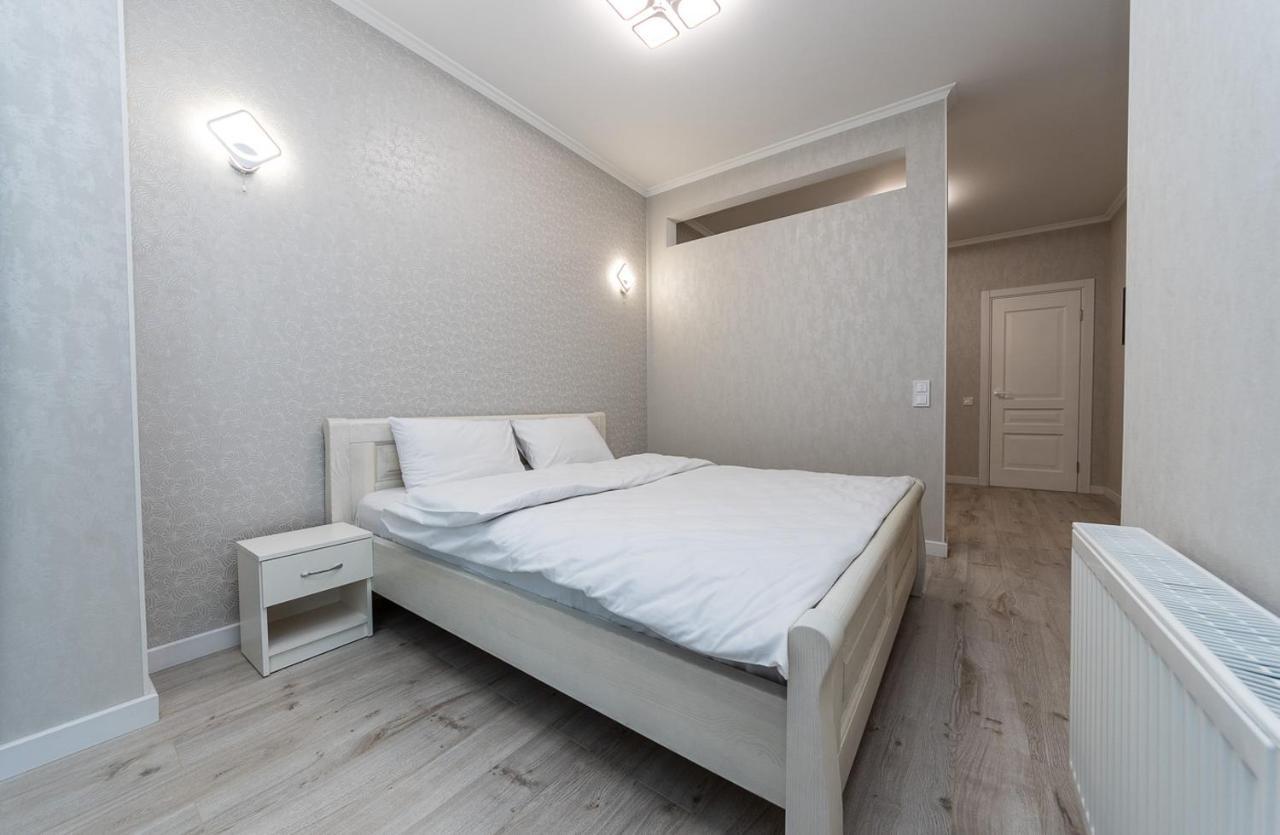 Flatrent Drahomanova 2A Apartman Kijev Kültér fotó