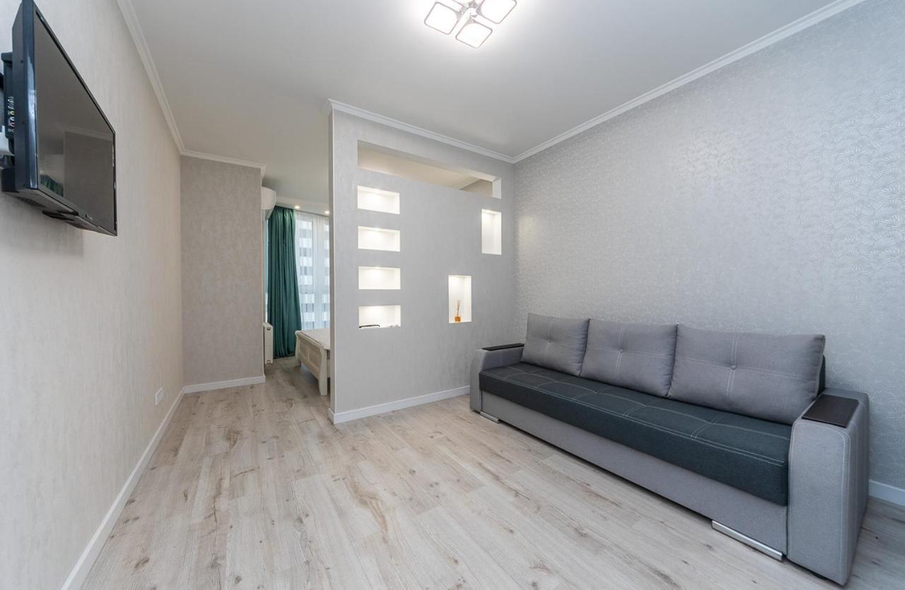 Flatrent Drahomanova 2A Apartman Kijev Kültér fotó