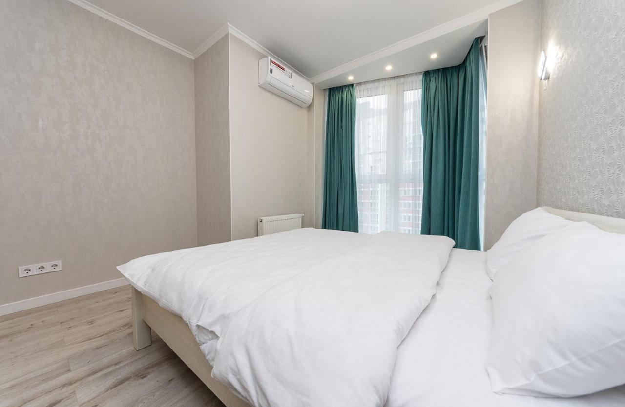 Flatrent Drahomanova 2A Apartman Kijev Kültér fotó