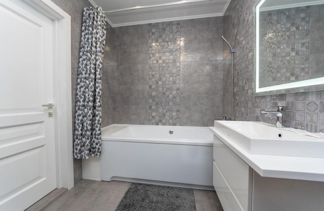 Flatrent Drahomanova 2A Apartman Kijev Kültér fotó