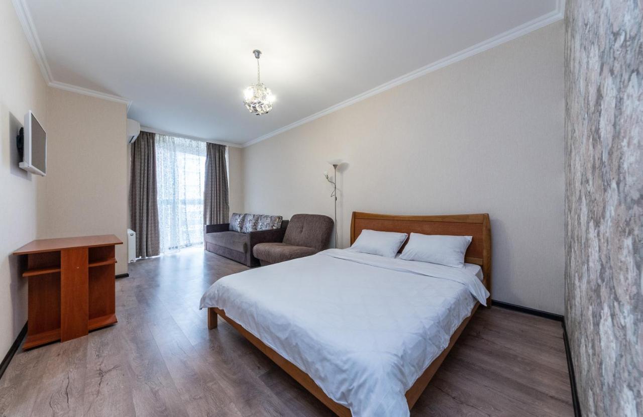 Flatrent Drahomanova 2A Apartman Kijev Kültér fotó