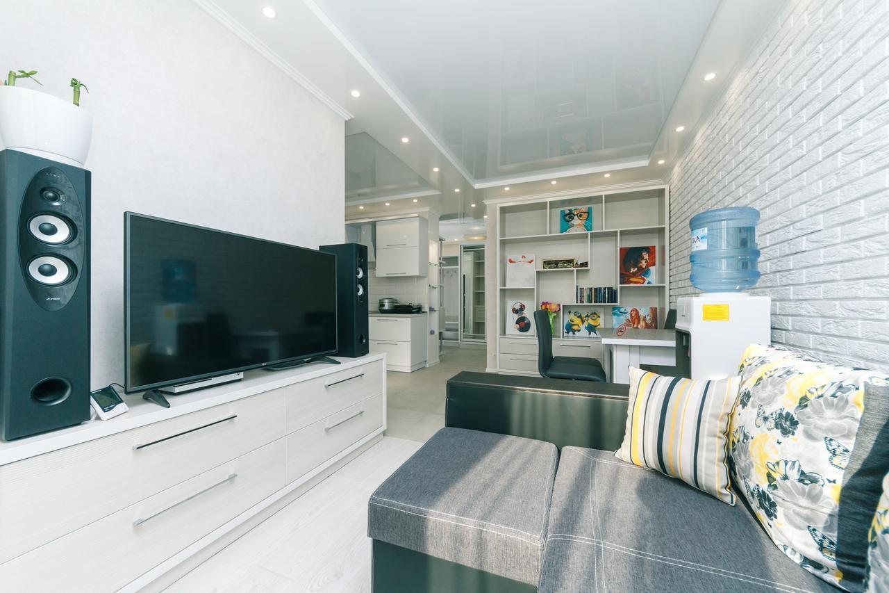 Flatrent Drahomanova 2A Apartman Kijev Kültér fotó